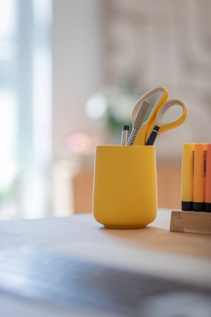 Detailbild des Schreibtisches von Nina Haberlehner