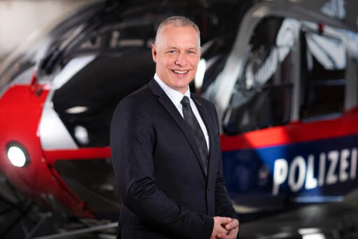 Verschiedene Mitarbeiter:innen der Flugpolizei Wien