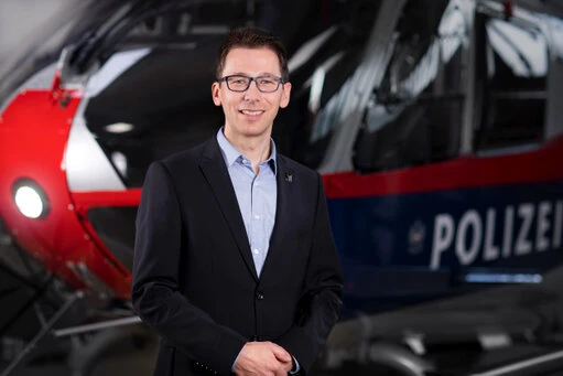 Verschiedene Mitarbeiter:innen der Flugpolizei Wien