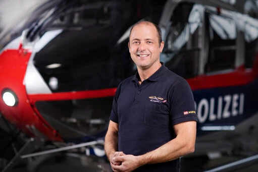 Verschiedene Mitarbeiter:innen der Flugpolizei Wien