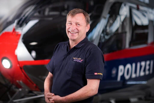 Verschiedene Mitarbeiter:innen der Flugpolizei Wien