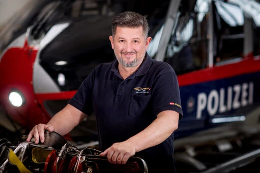 Verschiedene Mitarbeiter:innen der Flugpolizei Wien