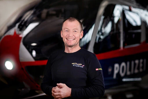 Verschiedene Mitarbeiter:innen der Flugpolizei Wien