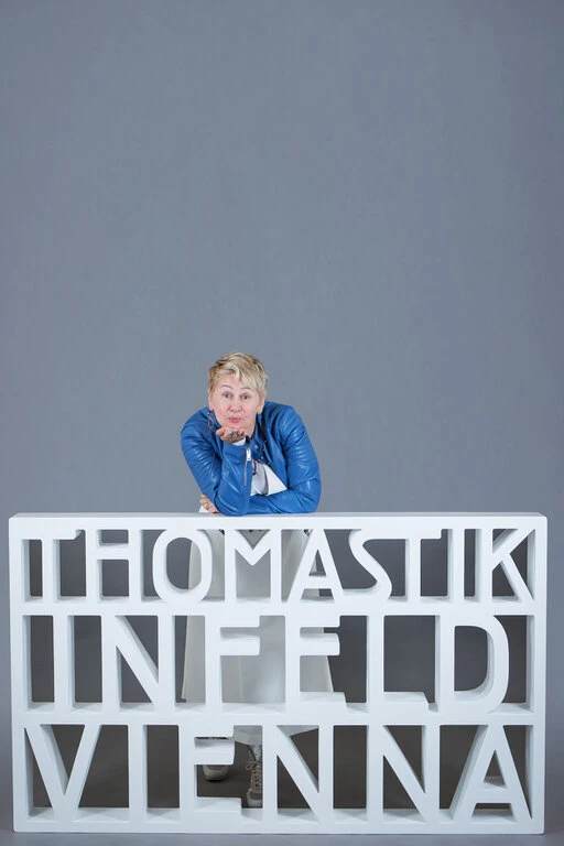 Portraits von Mitarbeiter:innen der Saitenmanufaktur Thomastik-Infeld