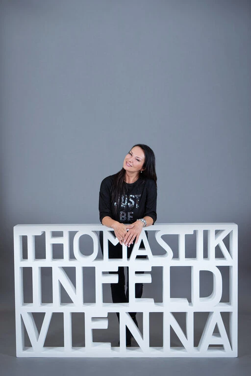 Portraits von Mitarbeiter:innen der Saitenmanufaktur Thomastik-Infeld