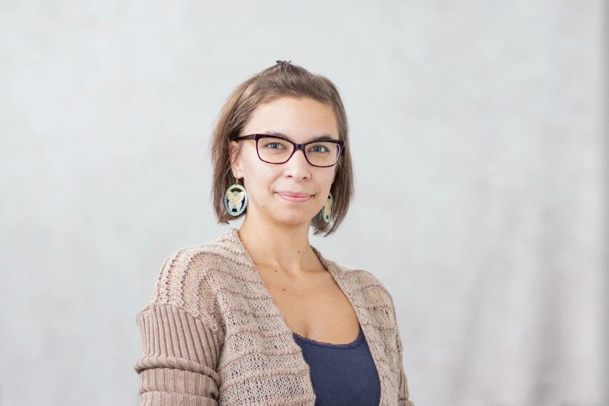 Portraits von Mitarbeiter:innen der Organisation "Jugend am Werk"