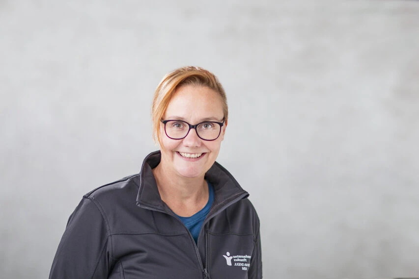 Portraits von Mitarbeiter:innen der Organisation "Jugend am Werk"