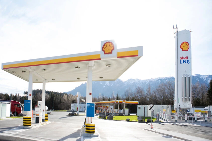 2 Zapfstationen einer Flüssiggasstation von Shell in Salzburg
