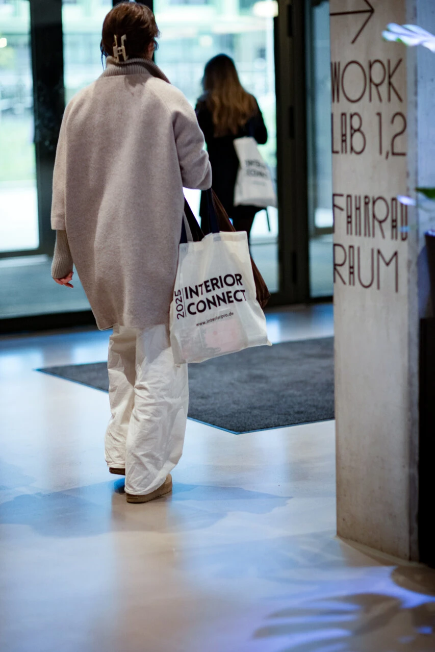 InteriorConnect - Umhängetasche mit Präsenten