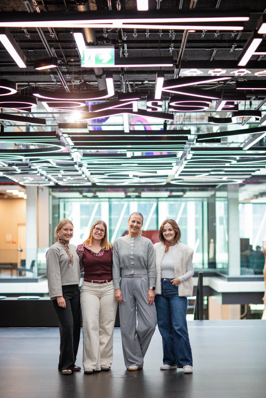 Die 4 Organisatorinnen posieren für ein Abschlussfoto; N.N, Jacqueline Heineis, Marina Leushacke, Verena Hanisch (v.l.n.r.)